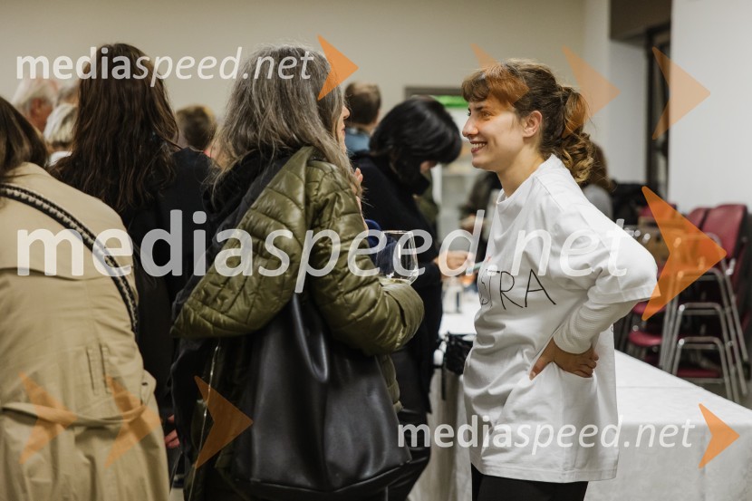  ... ;  Mojca Madon, režiserkaUmirajoči bog Triglav, premiera, SNG Nova Gorica