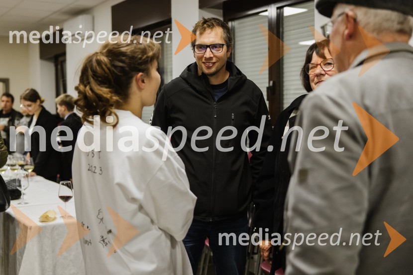  Mojca Madon, režiserka;  ... Umirajoči bog Triglav, premiera, SNG Nova Gorica