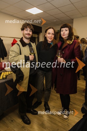  ... ;  Tamara Avguštin, igralka;  Taja Lesjak Šilak, dramaturginja in radijska voditeljicaUmirajoči bog Triglav, premiera, SNG Nova Gorica