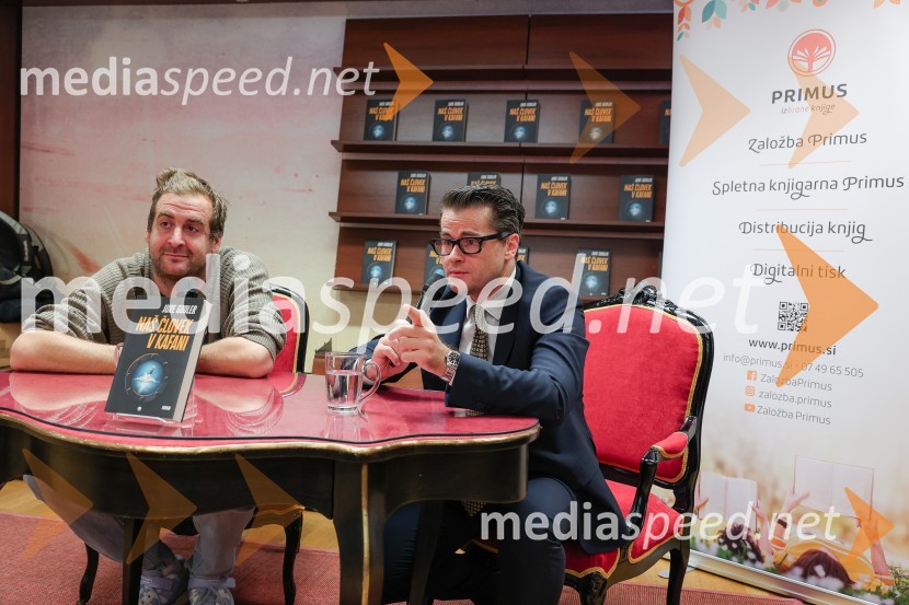  Anže Tomič;  Jure Godler, televizijski voditeljDruženje z Juretom Godlerjem ob izidu romana Naš človek v kafani