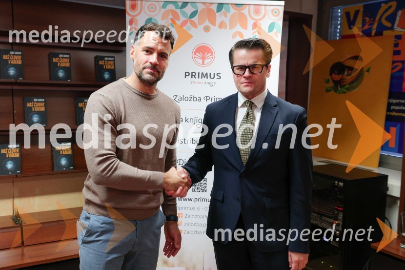  David Urankar, televizijski voditelj, maneken;  Jure Godler, televizijski voditeljDruženje z Juretom Godlerjem ob izidu romana Naš človek v kafani