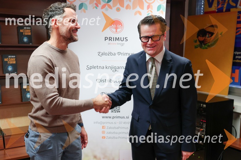  David Urankar, televizijski voditelj, maneken;  Jure Godler, televizijski voditeljDruženje z Juretom Godlerjem ob izidu romana Naš človek v kafani