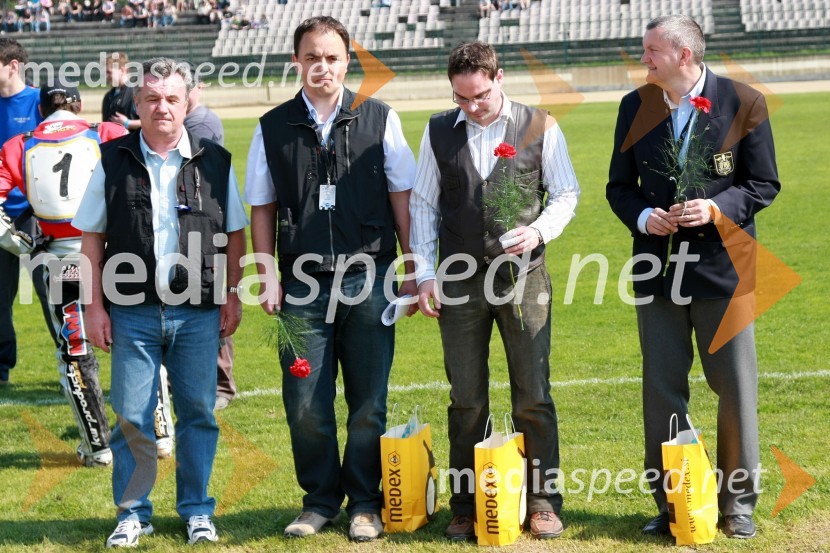 Janez Tomažič, predsednik komisije za speedway pri AMZS, Tomaž Požrl, direktor dirke in urednik Speedway.si, ... in Igor Kolenko, predsednik žirije AMZS in podpredsednik kluba Speedway team LendavaSPEEDWAY, Državno prvenstvo mladincev 2009, 1. dirka
