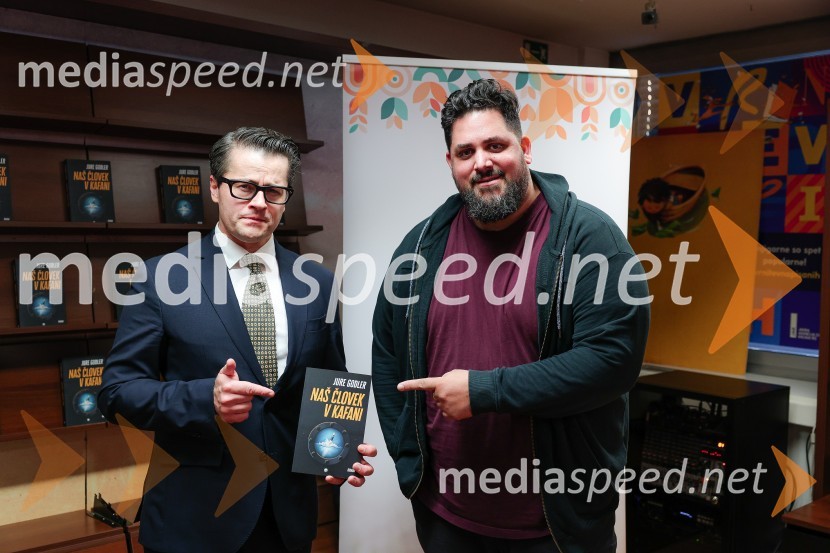  Jure Godler, televizijski voditelj;  Boštjan Gorenc - Pižama, pisatelj, prevajalec, stand up komikDruženje z Juretom Godlerjem ob izidu romana Naš človek v kafani