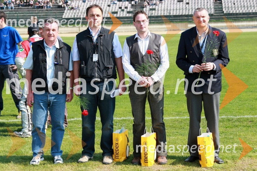 Janez Tomažič, predsednik komisije za speedway pri AMZS, Tomaž Požrl, direktor dirke in aurednik Speedway.si, ... in Igor Kolenko, predsednik žirije AMZS in podpredsednik kluba Speedway team LendavaSPEEDWAY, Državno prvenstvo mladincev 2009, 1. dirka