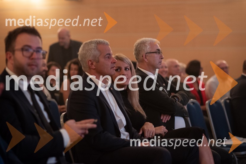  Aleksander Saša Arsenovič, župan, Mestna občina Maribor;  Katja Arsenovič, direktorica Rožmarin Hospitality Group;  ... Štajerski gospodarski oskar za leto 2022