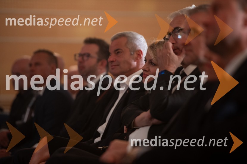  Aleksander Saša Arsenovič, župan, Mestna občina Maribor;  Katja Arsenovič, direktorica Rožmarin Hospitality GroupŠtajerski gospodarski oskar za leto 2022