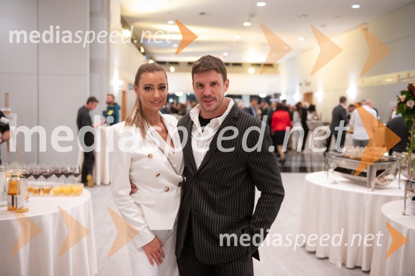  Sara Bosnić , vodja marketinga, Maribor 24.si;  Simon Marčič, voznika endura in cross countryja Štajerski gospodarski oskar za leto 2022