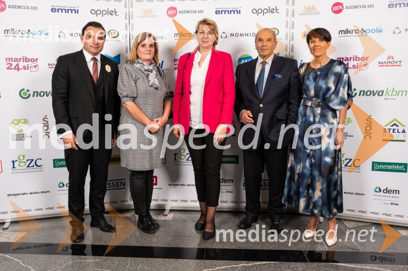 Zdenko Škraban, Vitoma PR;  ... ;  ... ; dr. Roman Glaser, častni predsednik, Štajerska gospodarska zbornica; mag. Aleksandra Podgornik, direktorica, Štajerska gospodarska zbornicaŠtajerski gospodarski oskar za leto 2022
