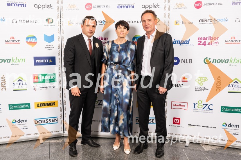 Zdenko Škraban, Vitoma PR; mag. Aleksandra Podgornik, direktorica, Štajerska gospodarska zbornica;  Rado Vračko, direktor, Expo biro d. o. o.Štajerski gospodarski oskar za leto 2022