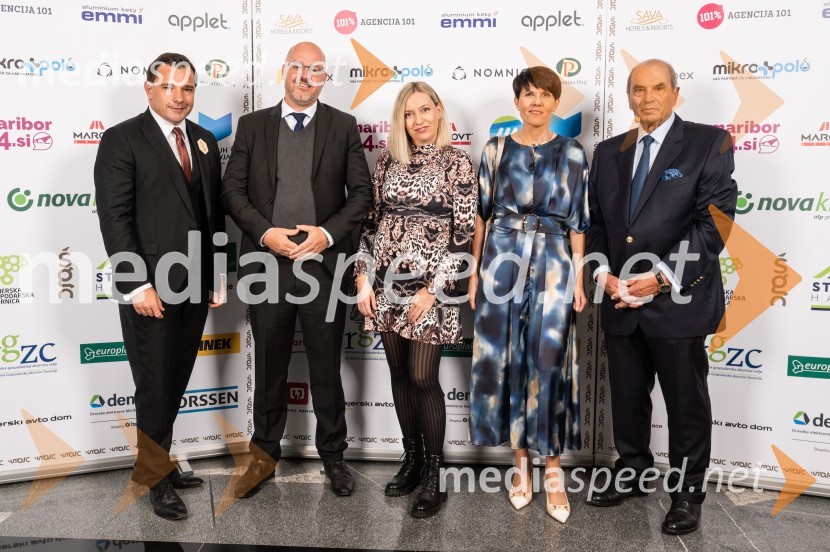  Zdenko Škraban, Vitoma PR;  ... ;  ... ; mag. Aleksandra Podgornik, direktorica, Štajerska gospodarska zbornica; dr. Roman Glaser, častni predsednik, Štajerska gospodarska zbornicaŠtajerski gospodarski oskar za leto 2022