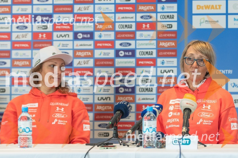  Ilka Štuhec, slovenska alpska smučarka;  Darja Črnko, športna serviserka in trenerka Ilke ŠtuhecNovinarska konferenca slovenske alpske smučarke Ilke Štuhec