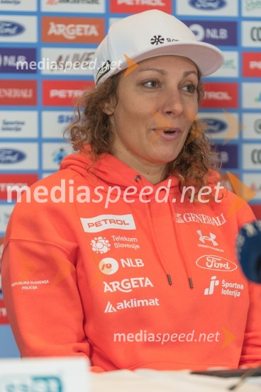  Ilka Štuhec, slovenska alpska smučarkaNovinarska konferenca slovenske alpske smučarke Ilke Štuhec