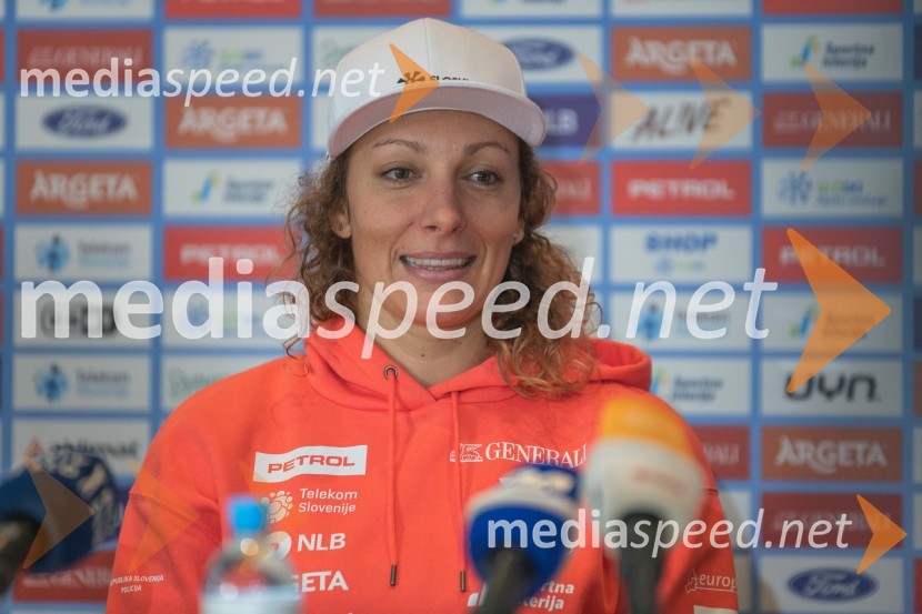  Ilka Štuhec, slovenska alpska smučarkaNovinarska konferenca slovenske alpske smučarke Ilke Štuhec