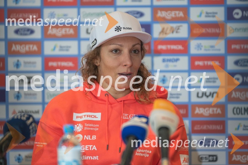  Ilka Štuhec, slovenska alpska smučarkaNovinarska konferenca slovenske alpske smučarke Ilke Štuhec
