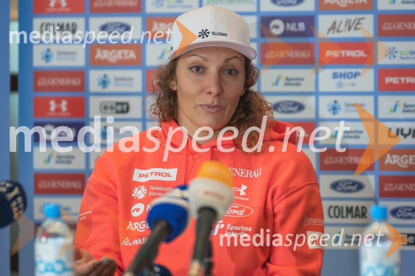  Ilka Štuhec, slovenska alpska smučarkaNovinarska konferenca slovenske alpske smučarke Ilke Štuhec