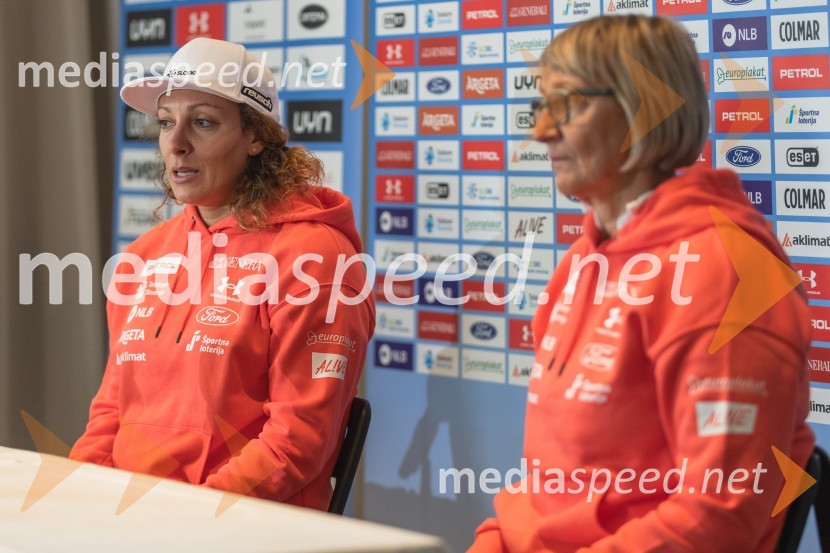  Ilka Štuhec, slovenska alpska smučarka;  Darja Črnko, športna serviserka in trenerka Ilke ŠtuhecNovinarska konferenca slovenske alpske smučarke Ilke Štuhec