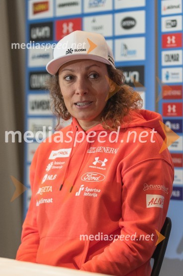  Ilka Štuhec, slovenska alpska smučarkaNovinarska konferenca slovenske alpske smučarke Ilke Štuhec