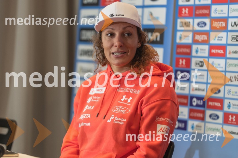  Ilka Štuhec, slovenska alpska smučarkaNovinarska konferenca slovenske alpske smučarke Ilke Štuhec