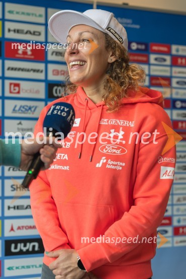  Ilka Štuhec, slovenska alpska smučarkaNovinarska konferenca slovenske alpske smučarke Ilke Štuhec