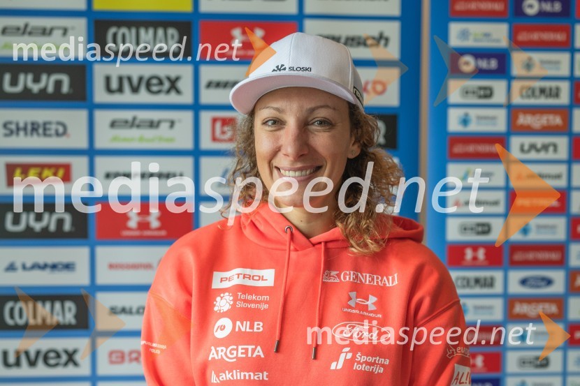  Ilka Štuhec, slovenska alpska smučarkaNovinarska konferenca slovenske alpske smučarke Ilke Štuhec