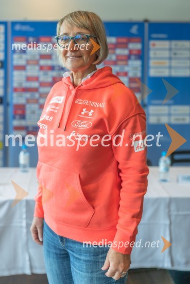  Darja Črnko, športna serviserka in trenerka Ilke ŠtuhecNovinarska konferenca slovenske alpske smučarke Ilke Štuhec