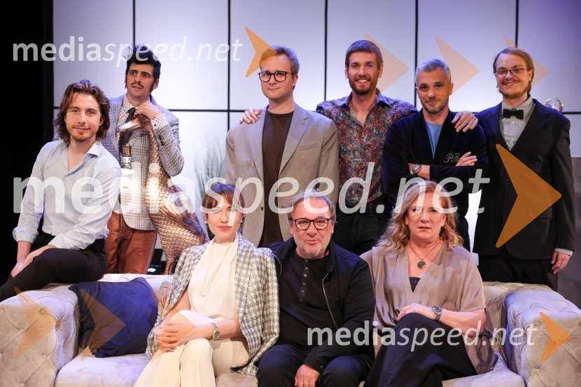  ... ;  Jernej Kogovšek, igralec;  Maja Martina Merljak, igralka;  Gregor Podričnik, igralec;  Bojan Emeršič, igralec;  Robert Korošec, igralec;  Urša Alič, direktorica, Špas teater;  Primož Vrhovec, igralec;  ... Večerja bedakov