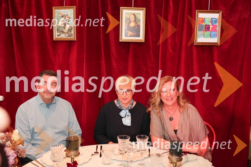 dr. Aleš Musar, lastnik Ruske dače; dr. Nataša Pirc Musar, predsednica Republike Slovenije;  Urša Alič, direktorica, Špas teaterVečerja bedakov