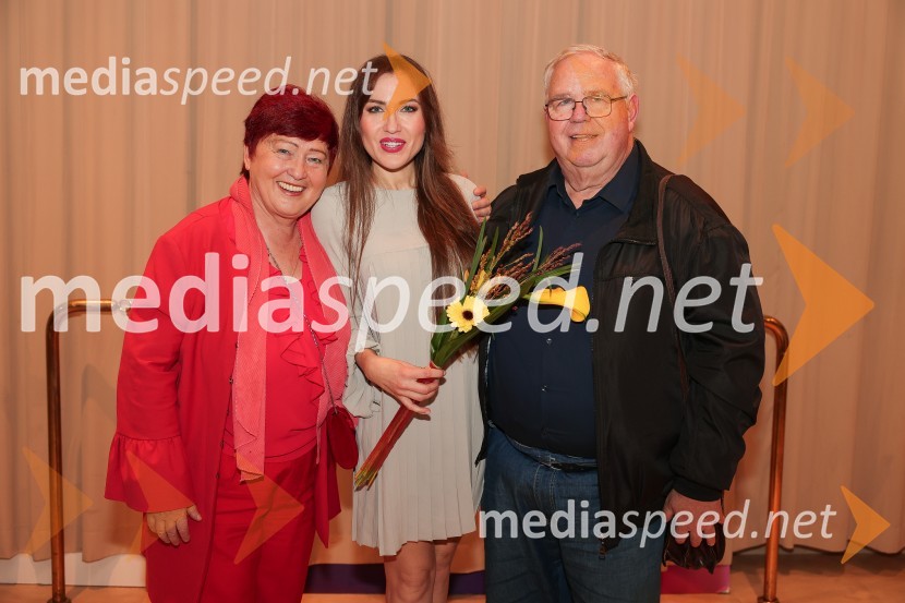  ... ;  Maja Martina Merljak, igralka;  ... Večerja bedakov