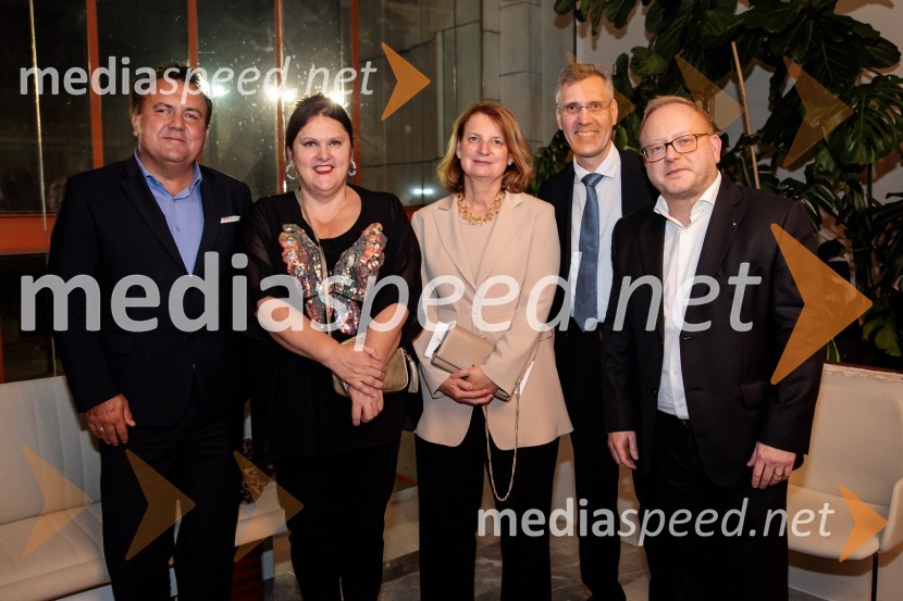  Jan Nast, intendant orkestra Dunajskih simfonikov;  Uršula Cetinski, generalna direktorica, Cankarjev dom; mag. Elisabeth Ellison-Kramer, avstrijska veleposlanica v Sloveniji;  Winfried Roch; mag. Aleš Drenik, vodja programa resne glasbe, opere in balet, Cankarjev domDunajski simfoniki, koncert v Cankarjevem domu