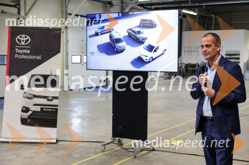  Gregor  Mauko, direktor Toyota SlovenijaPredstavitev Toyotinega gospodarskega programa