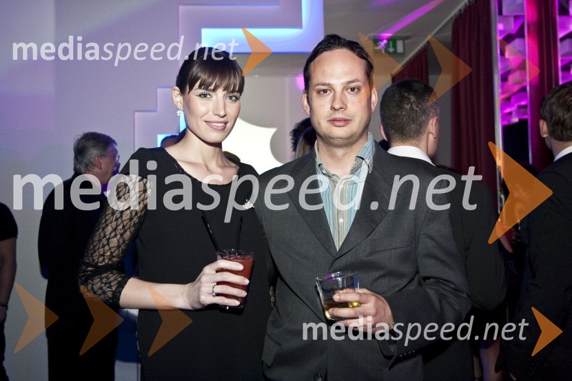 Nataša Pinoza, miss Universe Slovenije 2006 in njen fant Mario MurnOtvoritev lokala TOP Eat&Party v Nami (nekdanja diskoteka Global)