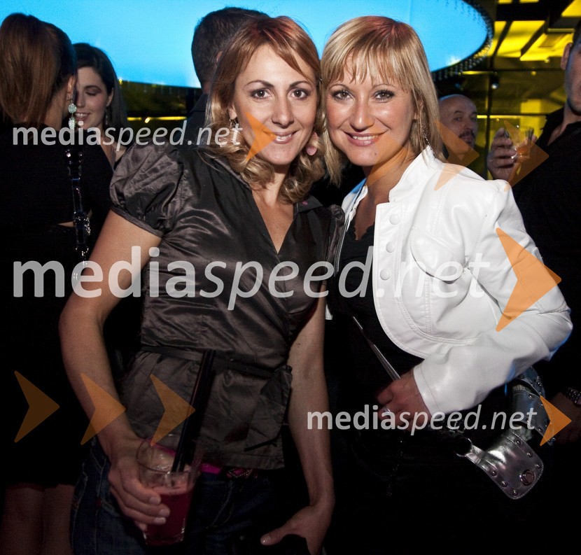 Alenka Bikar, nekdanja atletinja in Tina Hižar, novinarka in tekmovalka resničnostnega šova Bar IIOtvoritev lokala TOP Eat&Party v Nami (nekdanja diskoteka Global)