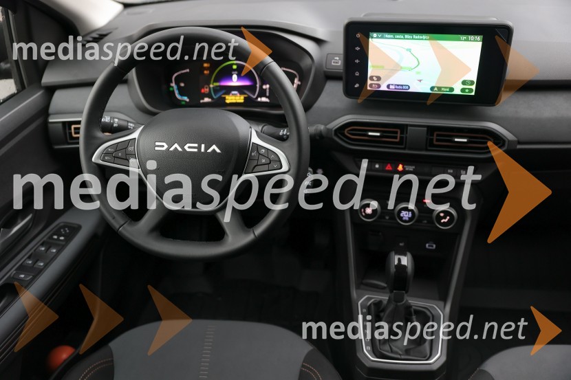 Dacia dan s predstavitvijo vozila Dacia Bigster