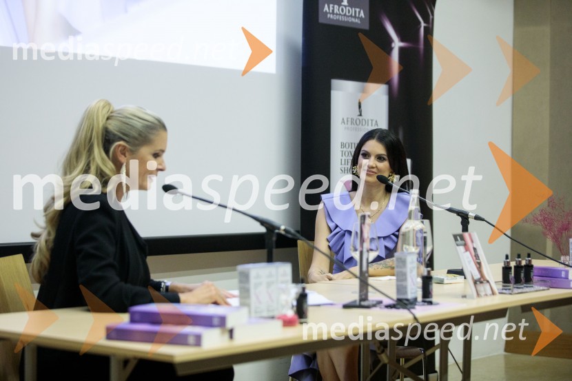  Bernarda Žarn, voditeljica;  Nina Osenar Kontrec, pevka, voditeljica, modelPredstavitev knjige Nine Osenar, V objemu življenja