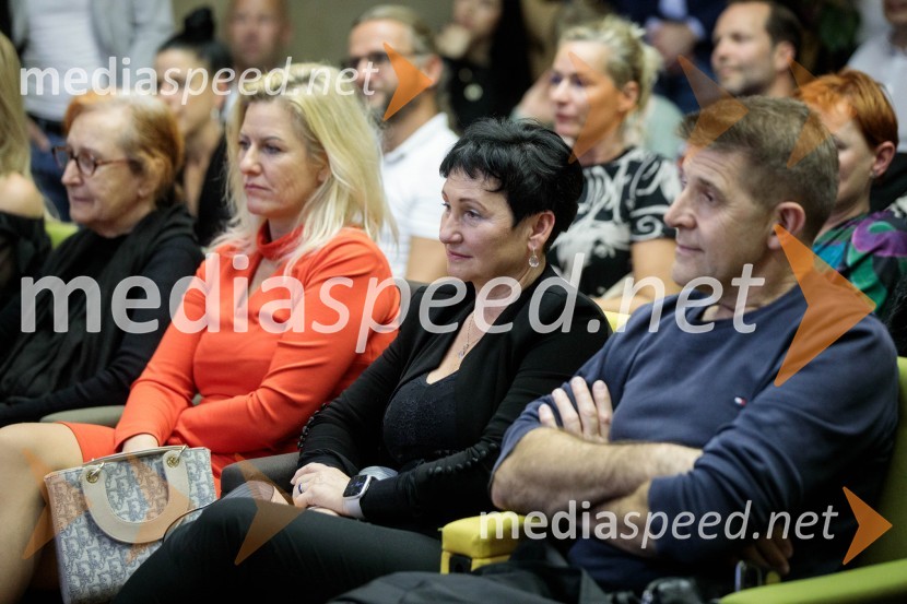 Predstavitev knjige Nine Osenar, V objemu življenja