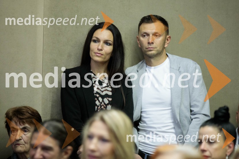  Vanja  Ivanovič, druga spremljevalka mis Slovenije, nekdanja mis Hawaiian TropicPredstavitev knjige Nine Osenar, V objemu življenja