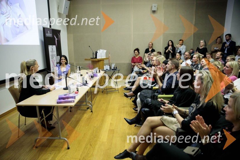  ... ;  Nina Osenar Kontrec, pevka, voditeljica, modelPredstavitev knjige Nine Osenar, V objemu življenja