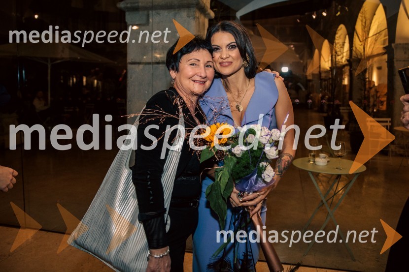  ... ;  Nina Osenar Kontrec, pevka, voditeljica, modelPredstavitev knjige Nine Osenar, V objemu življenja