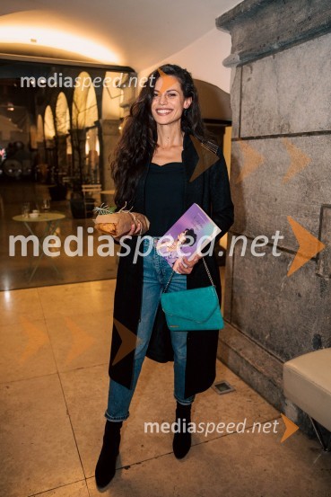  Nataša Naneva, manekenkaPredstavitev knjige Nine Osenar, V objemu življenja