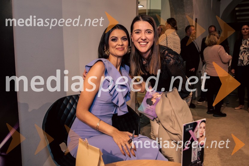  Nina Osenar Kontrec, pevka, voditeljica, model;  Alenka  Husič, pevka, skupina Sopranos, skupina BepopPredstavitev knjige Nine Osenar, V objemu življenja