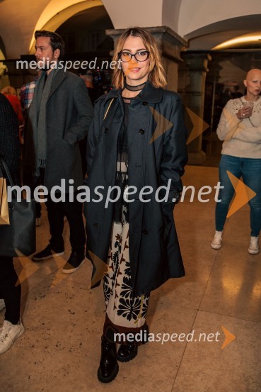  Zarja  Predin, stilistka in kostumografinjaPredstavitev knjige Nine Osenar, V objemu življenja