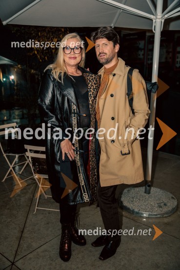  Christa Žentiily - Salomé;  Tomaž Mihelič - Marlenna, član skupine SestrePredstavitev knjige Nine Osenar, V objemu življenja