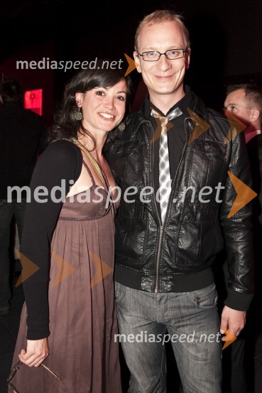 Simona Belle, služba za stike z javnostmi MGL, in Uroš Smolej, igralecOtvoritev lokala TOP Eat&Party v Nami (nekdanja diskoteka Global)