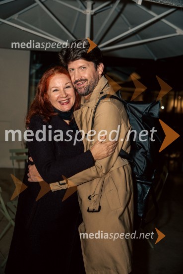  ... ;  Tomaž Mihelič - Marlenna, član skupine SestrePredstavitev knjige Nine Osenar, V objemu življenja