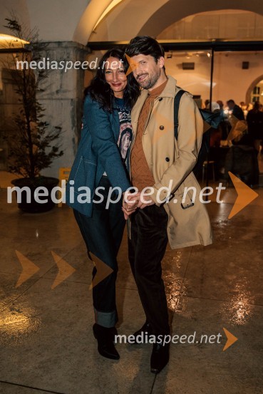  Vesna Milek, novinarka in publicistka;  Tomaž Mihelič - Marlenna, član skupine SestrePredstavitev knjige Nine Osenar, V objemu življenja