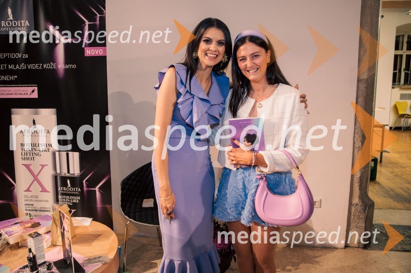  Nina Osenar Kontrec, pevka, voditeljica, model;  Blažka Bučar, oblikovalka naslovnice knjigePredstavitev knjige Nine Osenar, V objemu življenja