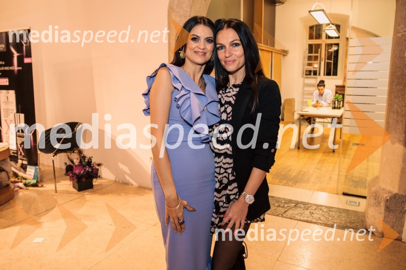  Nina Osenar Kontrec, pevka, voditeljica, model;  Vanja  Ivanovič, druga spremljevalka mis Slovenije, nekdanja mis Hawaiian TropicPredstavitev knjige Nine Osenar, V objemu življenja