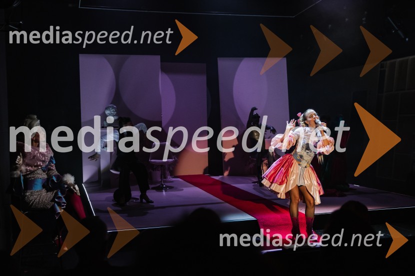  Lara Fortuna, igralkaGeorge Kaplan, premiera satirične komedije v SNG Nova Gorica