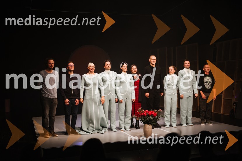  Marko Bratuš, umetniški vodja SNG Nova Gorica;  ... ;  Tina Skvarča, igralka;  Andrej Zalesjak, igralec;  Medea Novak, igralka;  ... ;  Đorđe Nešović, režiser;  Lara Fortuna, igralka;  Jure Kopušar, igralec;  ... George Kaplan, premiera satirične komedije v SNG Nova Gorica
